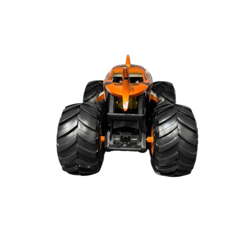 Hot Wheels Tiger Shark 1:24 Diecast Monster Truck - Picture 4 of 9